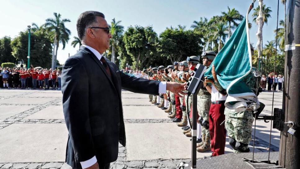 Fomentan el civismo y respeto a símbolos patrios