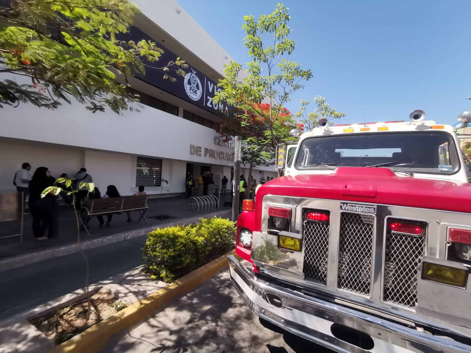 Es la segunda ocasión en que se registra un connato de incendio en esta dependencia en la última semana. FOTO: Ernesto Torres.