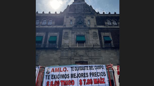 Productores de México se manifiestan en Mañanera de AMLO