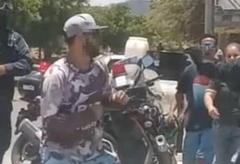 Policía intenta tablear a motociclista en plena pelea en Mazatlán | VIDEO