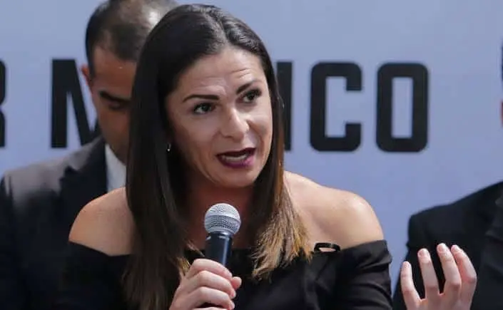 Ana Gabriela Guevara recibió orden de regresar becas a nadadoras. FOTO: Internet