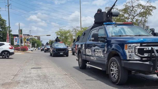 Sorprende gente armada en Desarrollo Tres Ríos en Culiacán