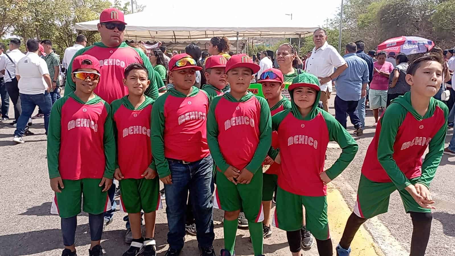 Deportistas piden apoyo para representar a México. FOTO: Cortesía