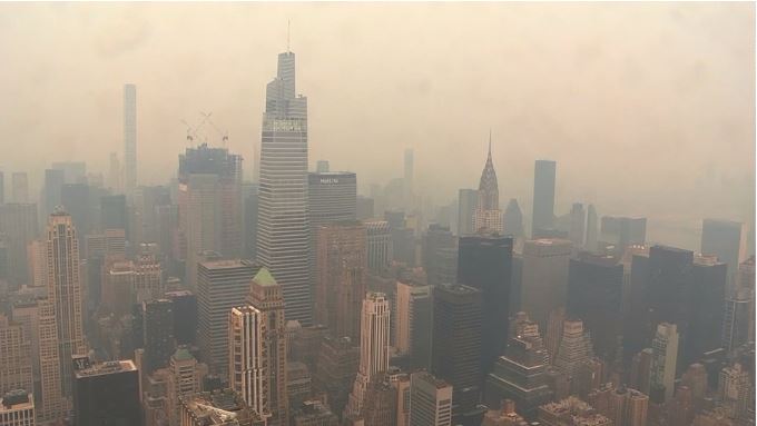 Se tiñe el cine naranja en Canadá y Estados Unidos por Incendios forestales. | FOTO: CNN.