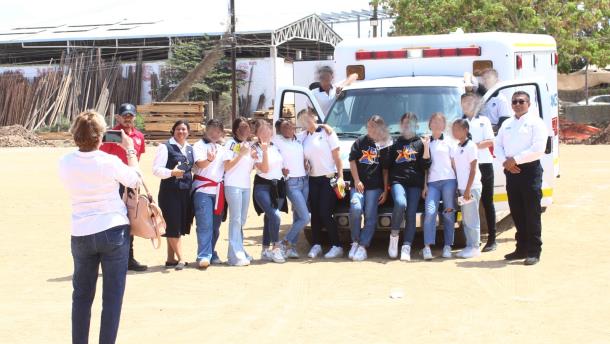 Alumnos de secundaria aprenden cómo funcionan los cuerpos de emergencia en Mazatlán 