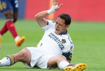 «Me lesione la rodilla, solo espero no sea tan grave»: Chicharito Hernández