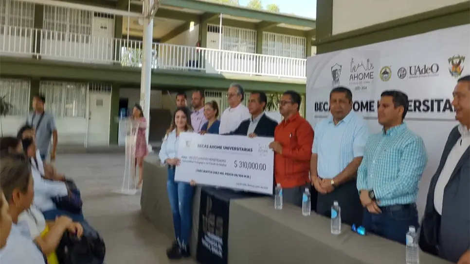 Otorgarán becas a universitarios para apoyos de inscripción en Ahome. FOTO: Luz Noticias