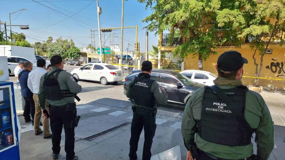 Policías catearon una casa en Culiacán para ver las cámaras de vigilancia que pudieron filmar el asesinato del enfermero Jesús Alfredo