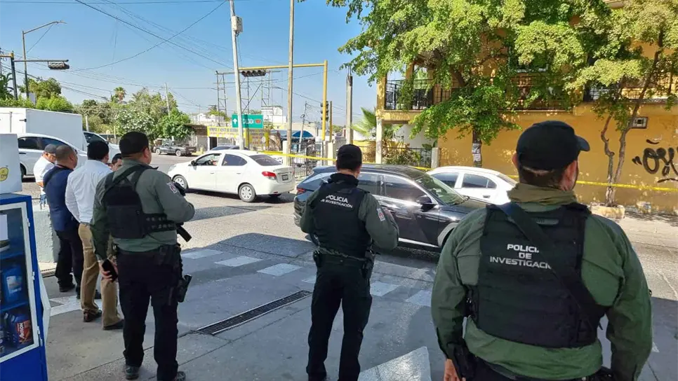 Policía de Investigación realizó el cateo de un domicilio en Culiacán. FOTO: Luz Noticias