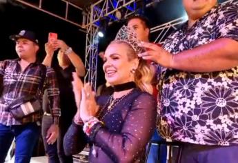 Coronan a Niurka Marcos como Reina de las Fiestas Tradicionales de El Porvenir 2023
