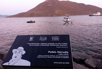 Develan placa a Pablo Neruda en Topolobampo 