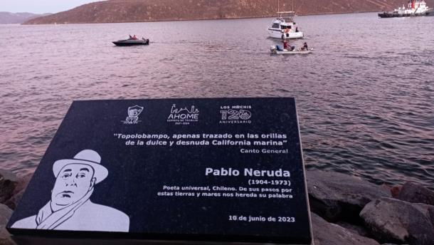 Develan placa a Pablo Neruda en Topolobampo 