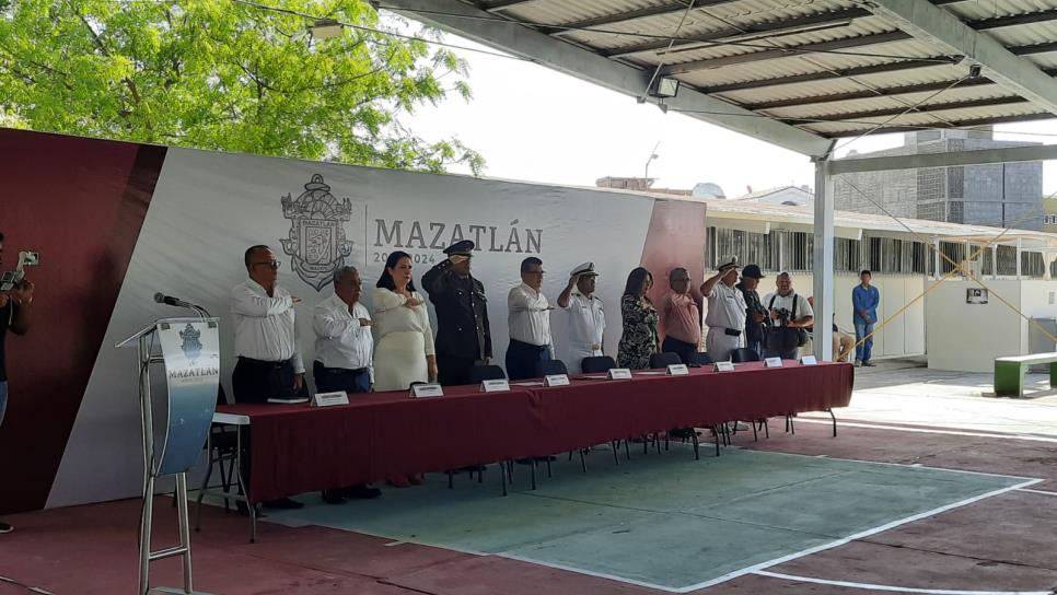 Lunes Cívico llega a la Secundaria Federal 6 en Mazatlán