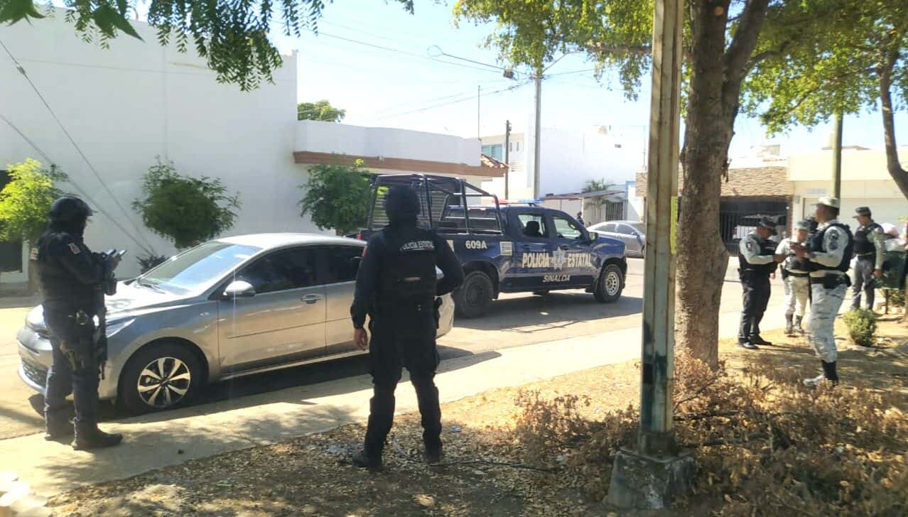 Agentes de seguridad recuperaron un vehículo con reporte de robo en Culiacán. FOTO: Luz Noticias
