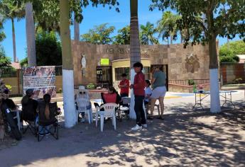 «No la queremos ni maestros ni alumnos de padres de familia», radicalizan protesta en la ETI 16 de Los Mochis