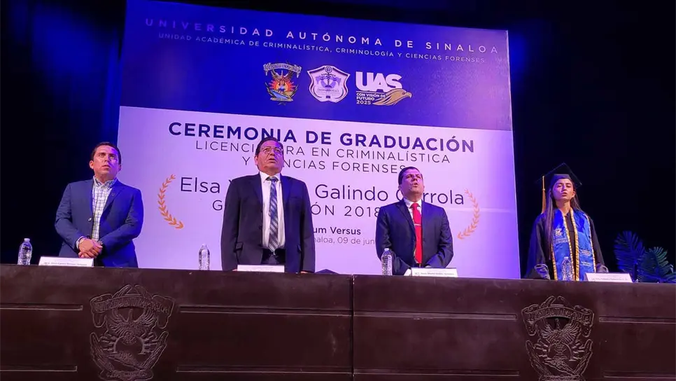 Más de 50 alumnos lograron graduarse. FOTO: Cortesía