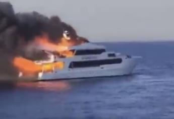 Yate se incendia en aguas de Egipto, hay tres turistas desaparecidos | VIDEO