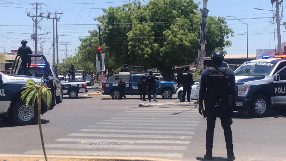 Policía Estatal bloquea a productores para no tomar el aeropuerto de Culiacán