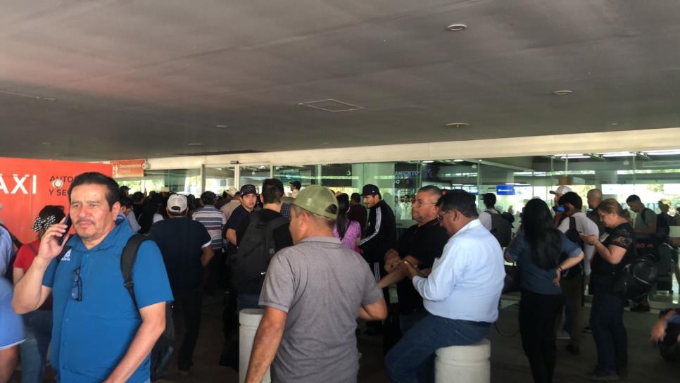 Ciudadanía pierde vuelos por bloqueo del Aeropuerto de Culiacán