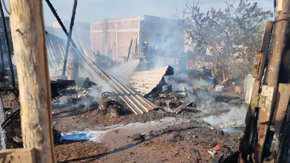Por quemar basura se incendian dos casas en colonia de Culiacán