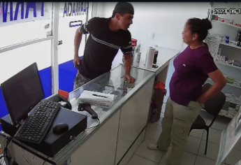 Solitario sujeto asalta una farmacia en Culiacán