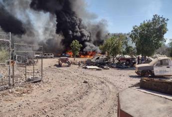 Incendio de maleza termina con 60 vehículos del corralón de San Blas, El Fuerte