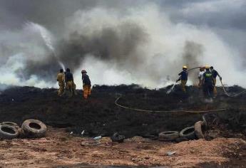 Se incendia el basurón de la colonia Loma de Rodriguera, en Culiacán