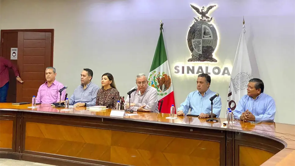 Rocha Moya pide que liberen el Aeropuerto Internacional de Culiacán. FOTO: Luz Noticias