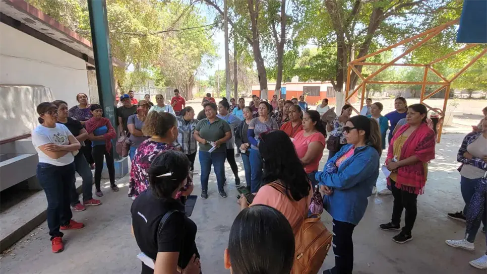 Los padres no piensan dejar que sus hijos asistan a la escuela en esas condiciones. FOTO: Luz Noticias