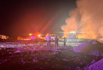 Se complica el incendio  en el basurón, los bomberos siguen trabajando en el relleno sanitario