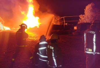Se incendian seis autos en un taller mecánico de Valle Alto, en Culiacán