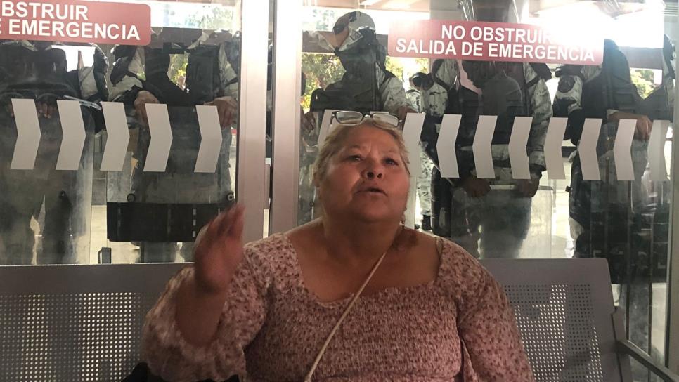 «Tengo diabetes asmático vivo en San Diego y tengo una cita médica, necesito medicamento»: pasajeros varados piden que liberen el aeropuerto