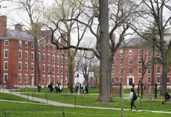 Acusan a exdirector de Harvard de tráfico de robar cuerpos de la morgue