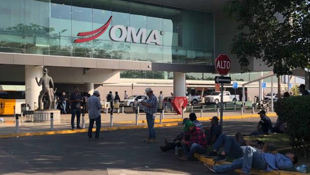 Sin miedo a ir a la cárcel, productores de Sinaloa mantienen bloqueo en aeropuerto 