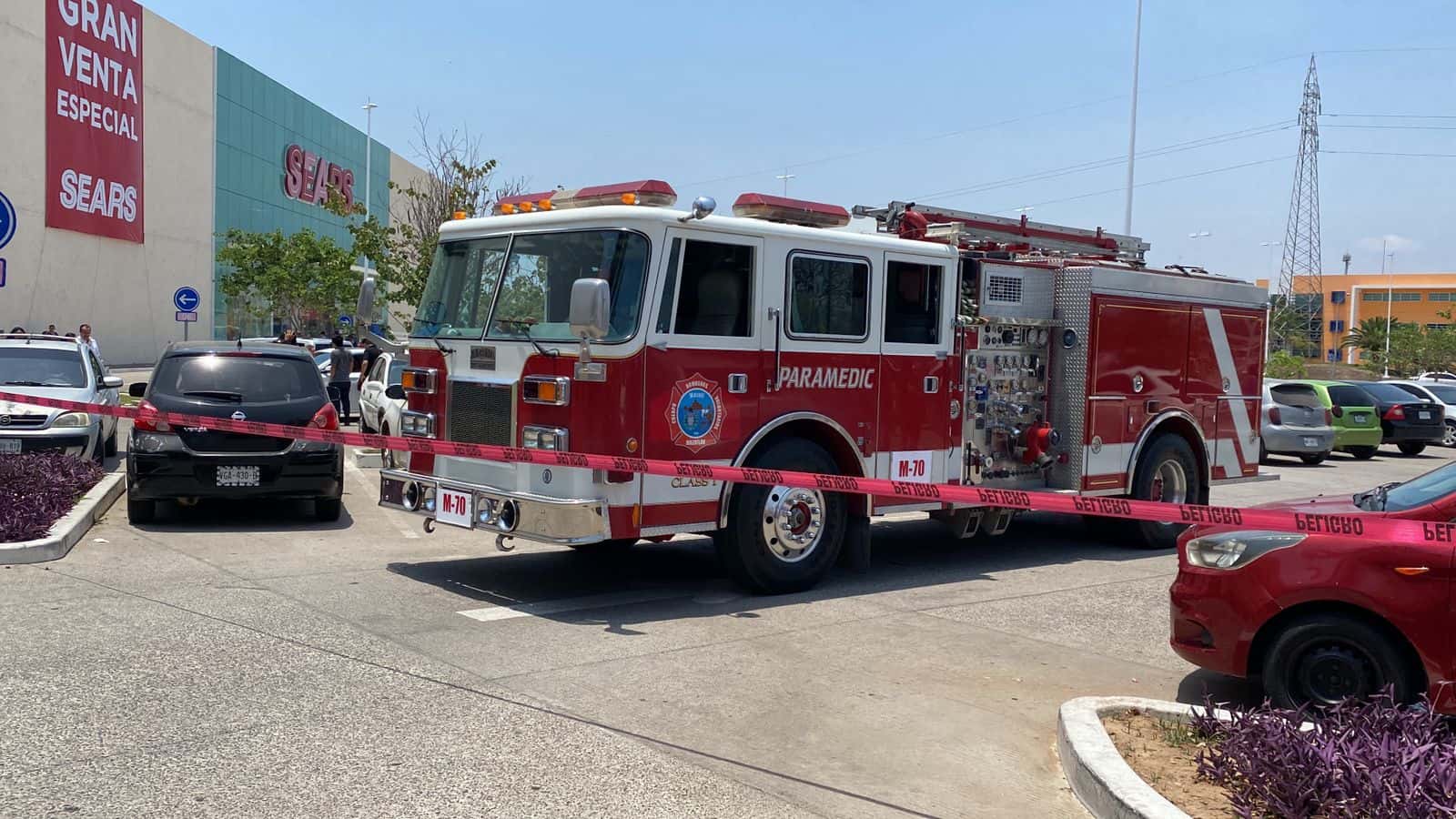 Gran susto se llevaron los trabajadores y visitantes de la plaza. FOTO: Luz Noticias