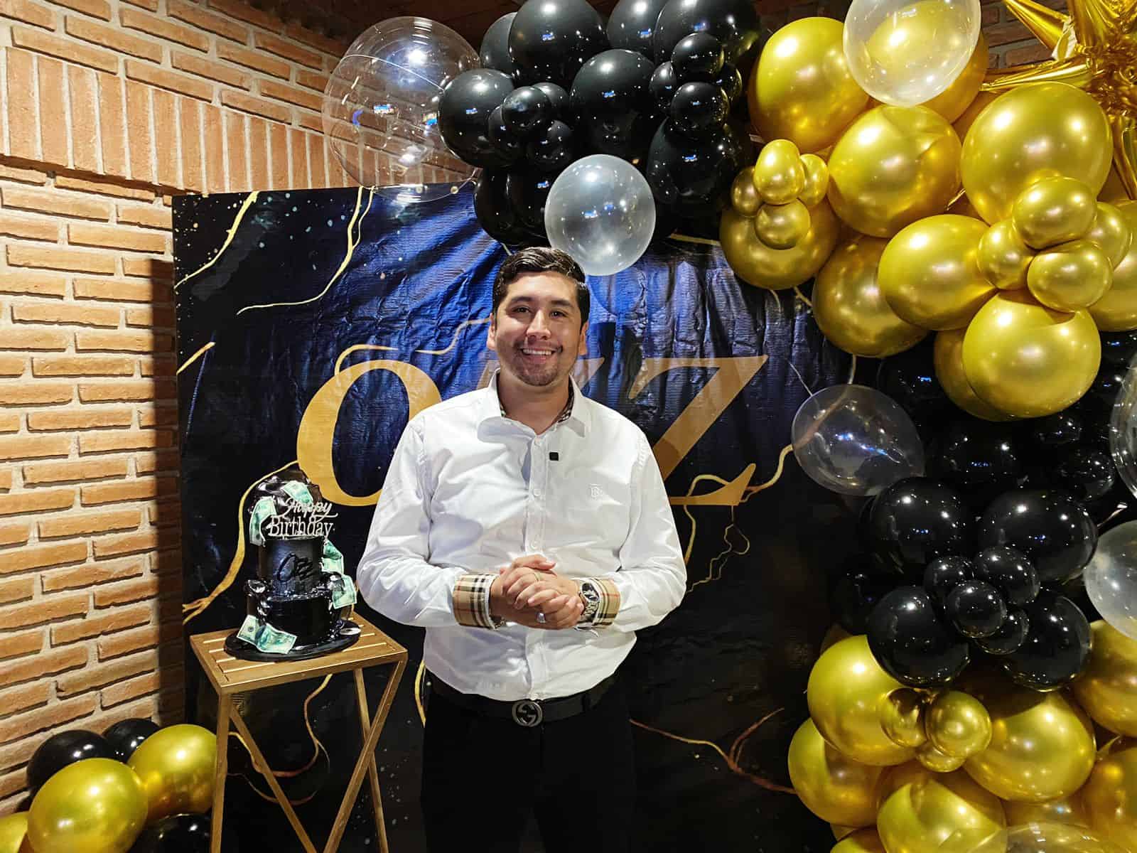 «El Compa Ozz» festejó su cumpleaños a lo grande. FOTO: Luz Noticias