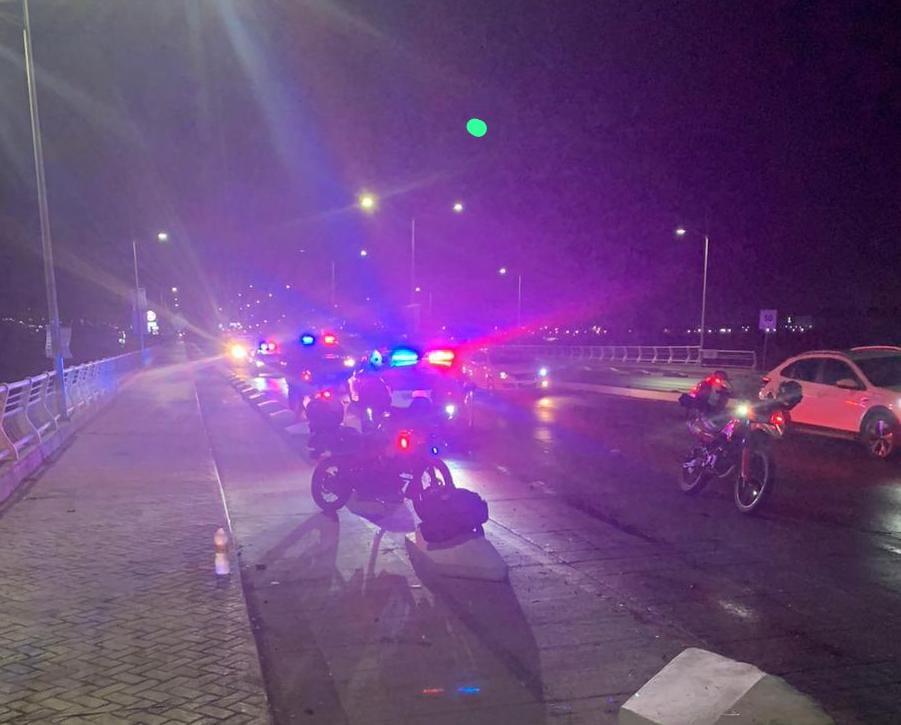 Dos hombres en motocicleta resultan heridos al chocar en Culiacán