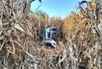 Vuelcan en Guasave y dejan el vehículo abandonado 