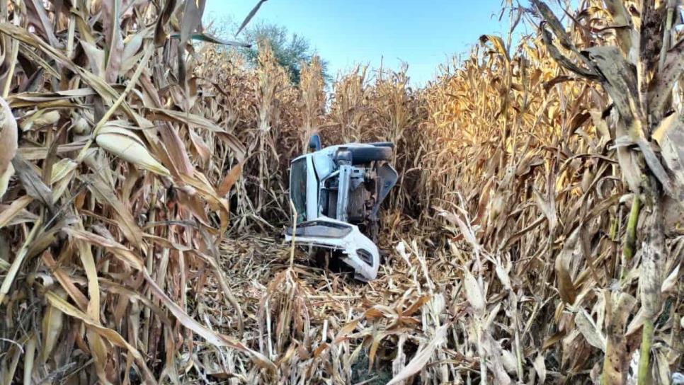 Vuelcan en Guasave y dejan el vehículo abandonado 