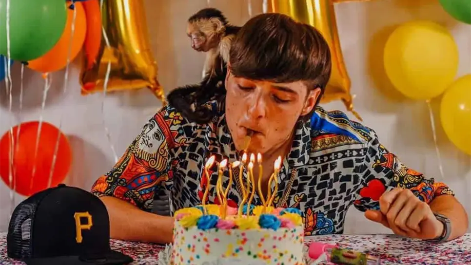 Peso Pluma cumple hoy 24 años de edad. FOTO: Internet