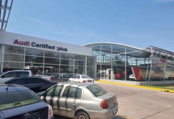 Dos jóvenes se roban un vehículo de una agencia automotriz de Culiacán