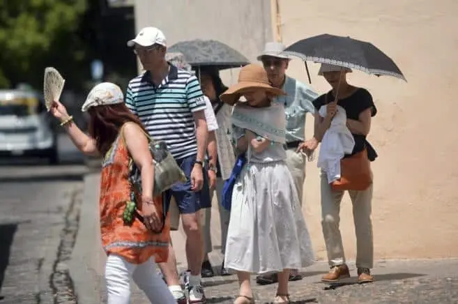 Pekín supera los 39 grados de temperatura; alcanza récord de calor . | FOTO: Internet.