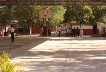Se desvanecen estudiantes durante lunes cívico en Guasave