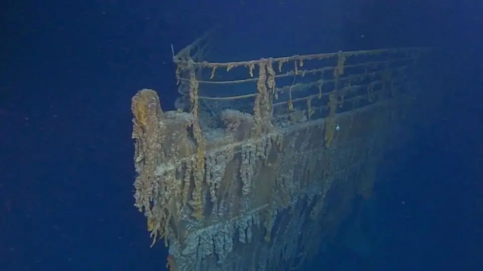El submarino transportaba turistas a conocer los restos del Titanic pero no se sabe nada de él. FOTO: Internet
