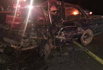 Aparatoso accidente provoca incendio de vehículos y deja una persona sin vida en Aguaje de Costilla, Mazatlán