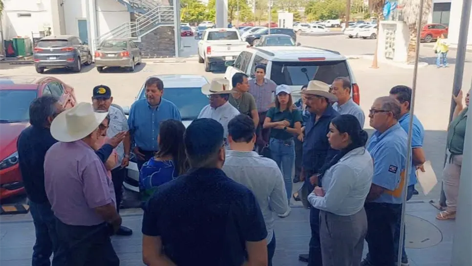 Decenas de productores agrícolas se manifestaron en las oficinas de Segalmex en Sinaloa. FOTO: Luz Noticias