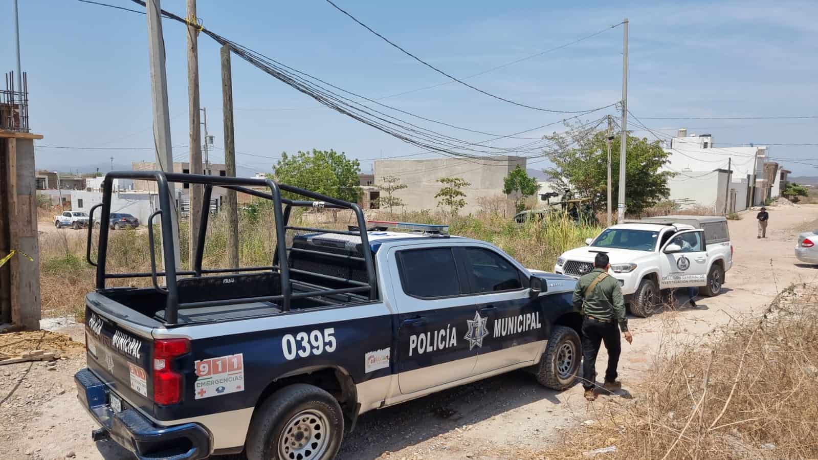 Agentes de seguridad confirmaron el hallazgo de un cuerpo en la colonia El Barrio. FOTO: Luz Noticias