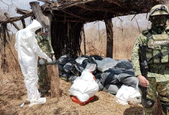 Encuentran 39 costales abandonados bajo una techumbre en Culiacán; eran 1,550 kilos de metanfetaminas