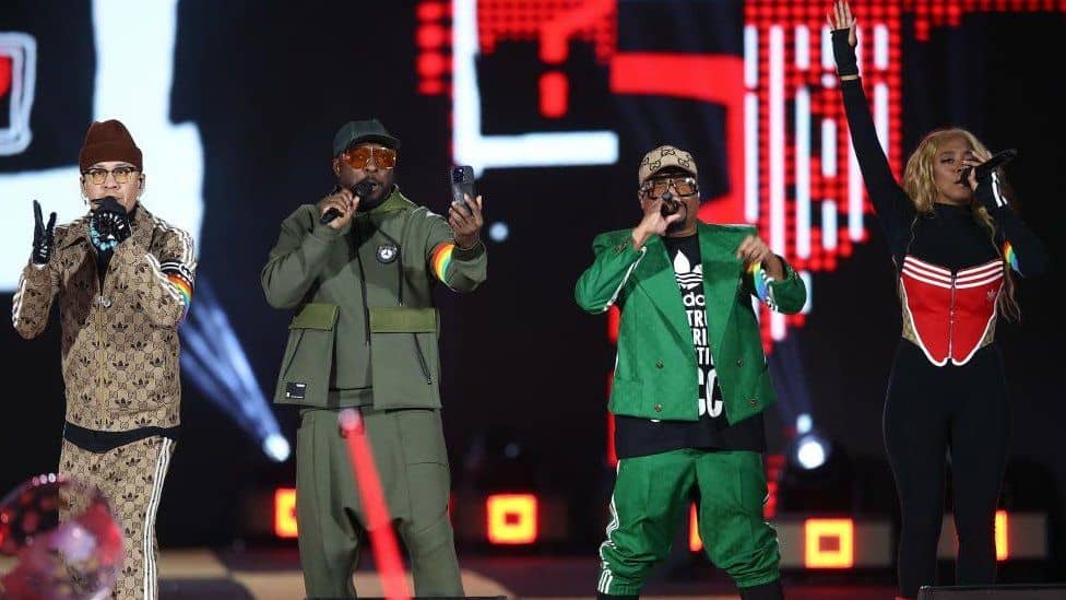 Los Black Eyed Peas participaron en el Super Bowl. FOTO: Internet