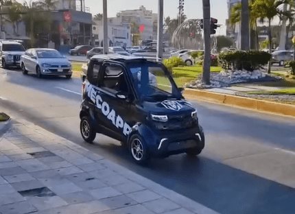 ¿Chang Li S1 Pro? Captan mini auto eléctrico por el malecón de Mazatlán | VIDEO